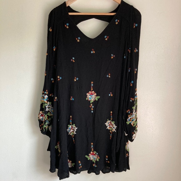 Free People Dresses & Skirts - Free people women’s floral embroidered dress with flaws